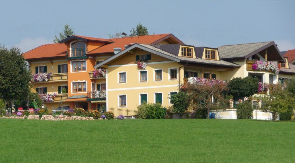Ferienhotel Herzog Ноймаркт-ам-Валлерзе Экстерьер фото